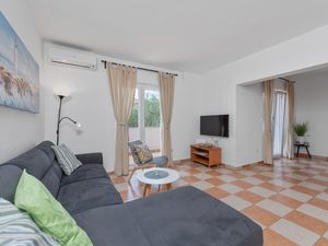 21965691-Ferienwohnung-6-Mandre-300x225-2