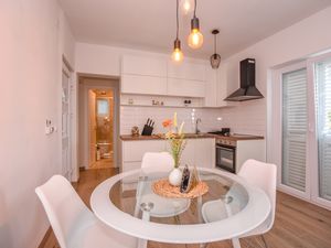 23115119-Ferienwohnung-4-Mandre-300x225-4