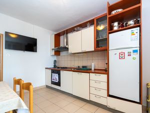 23927476-Ferienwohnung-6-Mandre-300x225-3