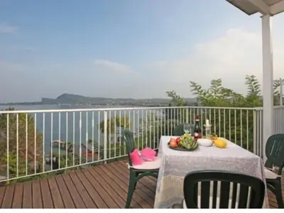 Beispiel Terrasse mit Seeblick (La Stalla)