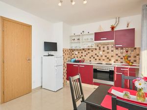 23992742-Ferienwohnung-3-Maranovici-300x225-4