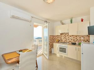 23992744-Ferienwohnung-3-Maranovici-300x225-3