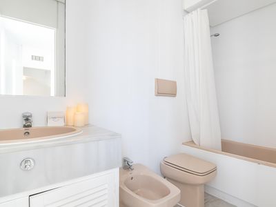 Zweites Badezimmer mit Badewanne ensuite