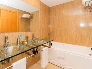 23953627-Ferienwohnung-4-Marbella-300x225-2