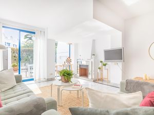 23953440-Ferienwohnung-5-Marbella-300x225-0