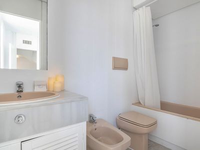 Zweites Badezimmer mit Badewanne ensuite