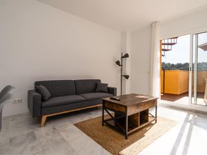 24037211-Ferienwohnung-4-Marbella-300x225-3