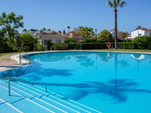 23853511-Ferienwohnung-4-Marbella-300x225-3