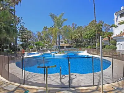 PoolOfHouse