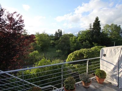 Ausblick von der Terrasse im Sommer