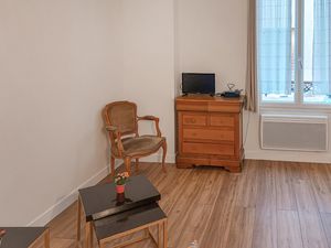 23758293-Ferienwohnung-2-Mareil-Marly-300x225-1