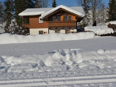 Langlaufloipe vor dem Haus