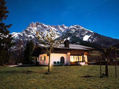 O'CHALET BEI NACHT