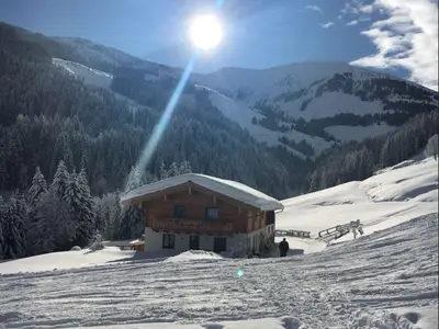 Handleralm Jänner 2018 im Vordergrund Schipiste 10