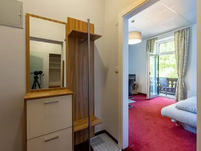 Herrenhaus TOP1 Vorraum.jpg