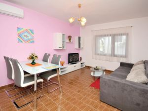 23728095-Ferienwohnung-6-Marina-300x225-1