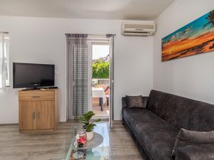 23767353-Ferienwohnung-5-Marinići-300x225-2