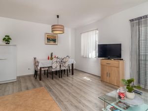 23767353-Ferienwohnung-5-Marinići-300x225-5