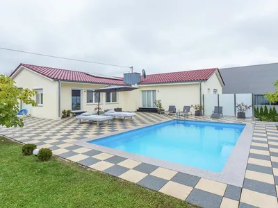 PoolOfHouse