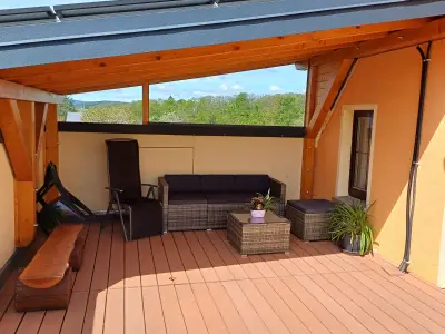 Große Überdachte Terrasse