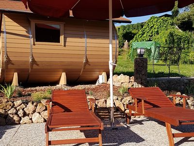 Sauna mit Liegeplatz im Garten