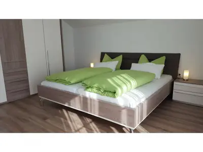 Schlafzimmer mit Doppelbett