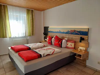 Ferienwohnung 2 Watzmann Schlafzimmer