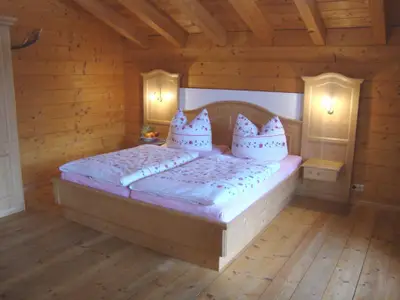 Schlafzimmer 1