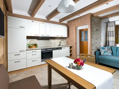 Die Wohnküche in der Ferienwohnung Untersberg