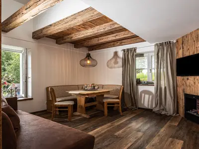 Ferienwohnung Sitzgruppe - Kaminfeuer Elektrisch - TV