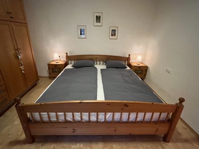 Schlafzimmer 1 linke Seite