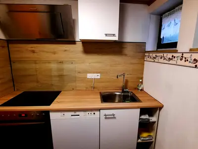 Küche mit Geschirrspülmaschine