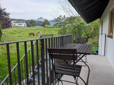 Balkon und Eingangsbereich