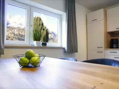 Essbereich mit Bergblick auf den Untersberg