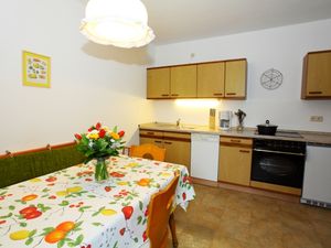 1672430-Ferienwohnung-5-Marquartstein-300x225-2