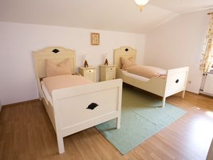 1672429-Ferienwohnung-9-Marquartstein-300x225-5