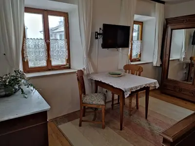 Kleiner Schreibtisch in der Ferienwohnung