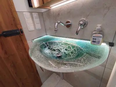 Glaskunst im Badezimmer