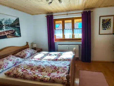 Schlafzimmer 1
