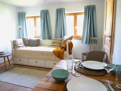 Wohn-/Esszimmer mit Couch / Tagesbett