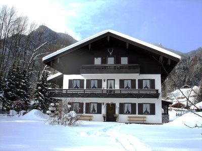 Hausansicht Ferienwohnung 2 und 3 im Winter