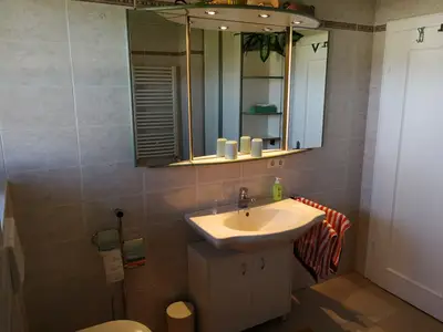 Der Waschtisch im Badezimmer