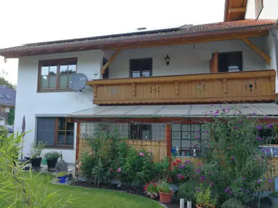Ansicht mit Balkon