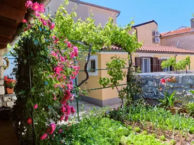 Ferienwohnung für 2 Personen in Martinšćica 4/10