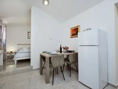 Ferienwohnung für 2 Personen in Martinšćica 6/10