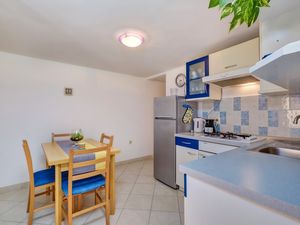 23966542-Ferienwohnung-2-Martinšćica-300x225-1