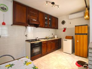 23663259-Ferienwohnung-4-Marčana-300x225-3