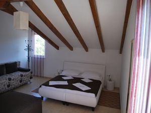 22439355-Ferienwohnung-3-Maslinica-300x225-3