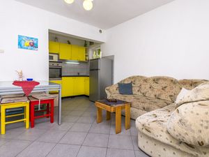 23944963-Ferienwohnung-5-Maslinica-300x225-1