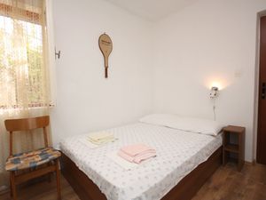 18688251-Ferienwohnung-4-Maslinica-300x225-3